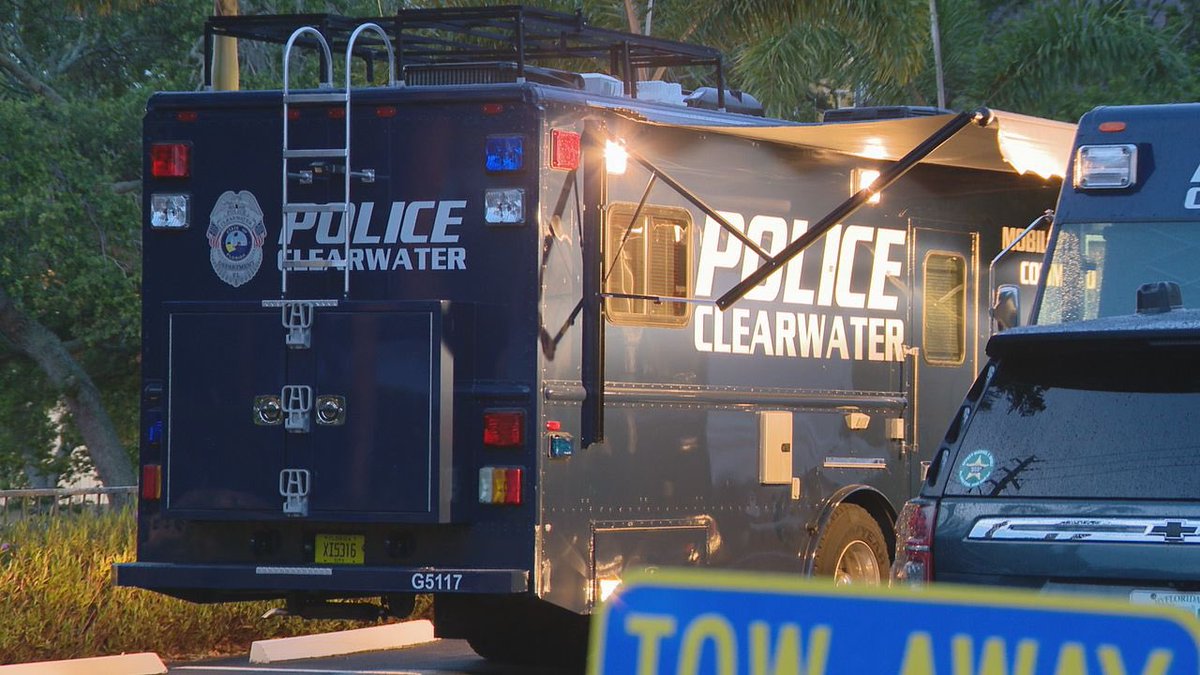 Ryan French FOX13 (@ryanfrenchfox13) on Twitter photo #BREAKING | #Clearwater Police say an ongoing SWAT incident at The District Apartments on SR590 has just come to a conclusion. CPD responded to a domestic-related incident late last night. Officers say the armed suspect has surrendered. Waiting on an update. <a href="/FOX13News/">FOX 13 Tampa Bay</a> #BREAKING | #Clearwater Police say an ongoing SWAT incident at The District Apartments on SR590 has just come to a conclusion. CPD responded to a domestic-related incident late last night. Officers say the armed suspect has surrendered. Waiting on an update. <a href="/FOX13News/">FOX 13 Tampa Bay</a>