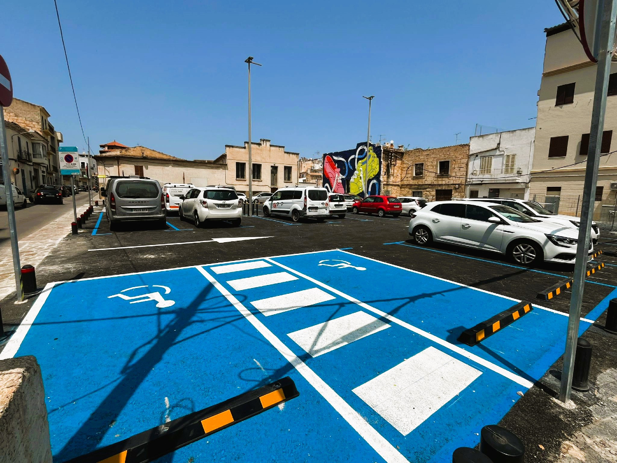 🅿️Obert el nou aparcament dissuasiu del carrer d'en Ramon Llull. 

ℹ️Zona blava: 🚗1 hora gratuïta d'estacionament.