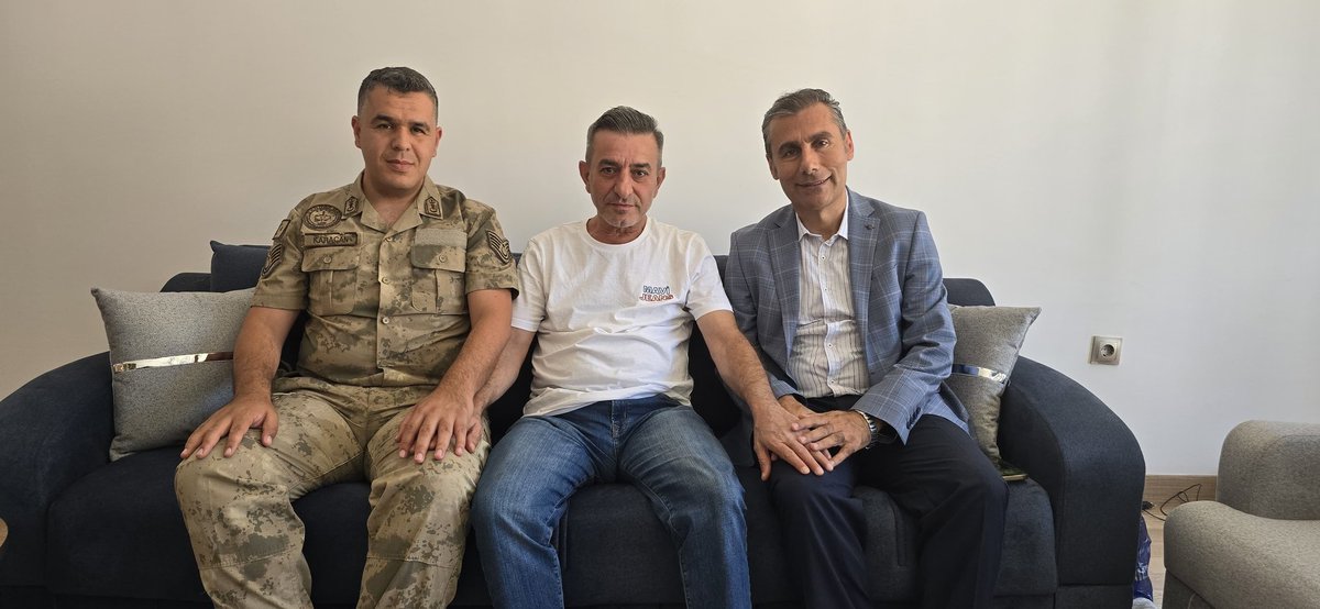 ŞEHİT AİLELERİNE VE GAZİLERE BAYRAM ZİYARETİ 

Adıyaman Gençlik ve Spor İl Müdürü Fikret Keleş, Kurban Bayramı dolayısıyla şehit aileleri ve gazileri ziyaret etti. Ziyaretler kapsamında, şehitlerimizin kıymetli emanetleri olan ailelerine ve kahraman gazilerimize bayram tebriğinde