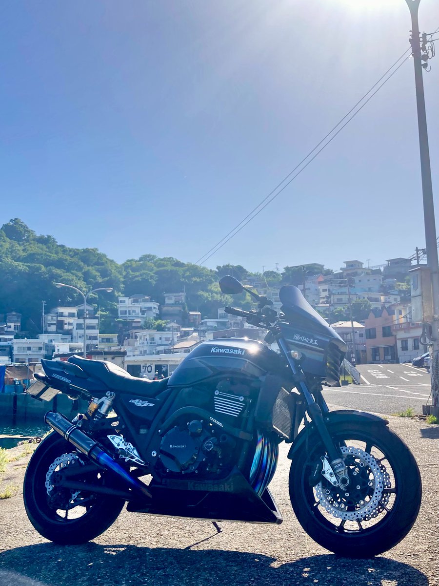 musclebik's tweet photo. 早朝の仕事終わりに軽くバイク🏍️
和歌山は混んで無くて気持ちいぃ///
強烈な逆光写真しかなかったっす。 https://t.co/z6ibzvzIzv