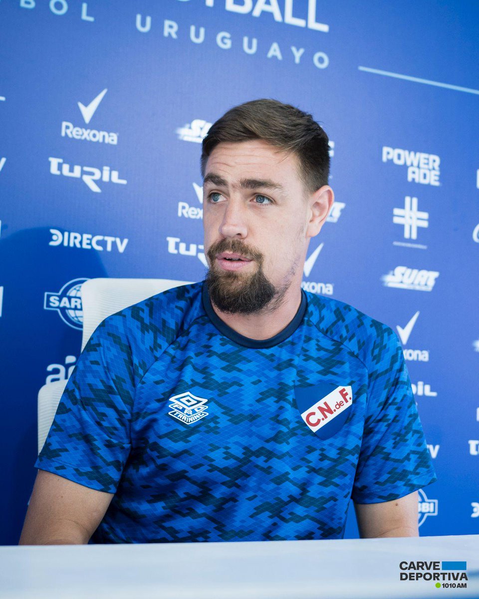 El capitán de Nacional, Sebastián Coates, tuvo una charla con Maxi Gómez para explicarle lo sucedido en las últimas horas y que no hay oposición de los jugadores en su llegada, sino todo lo contrario.

Más de <a href="/olivera_martin1/">Martin Olivera</a> en #Minuto1 

💻youtube.com/watch?v=Bu8as1…