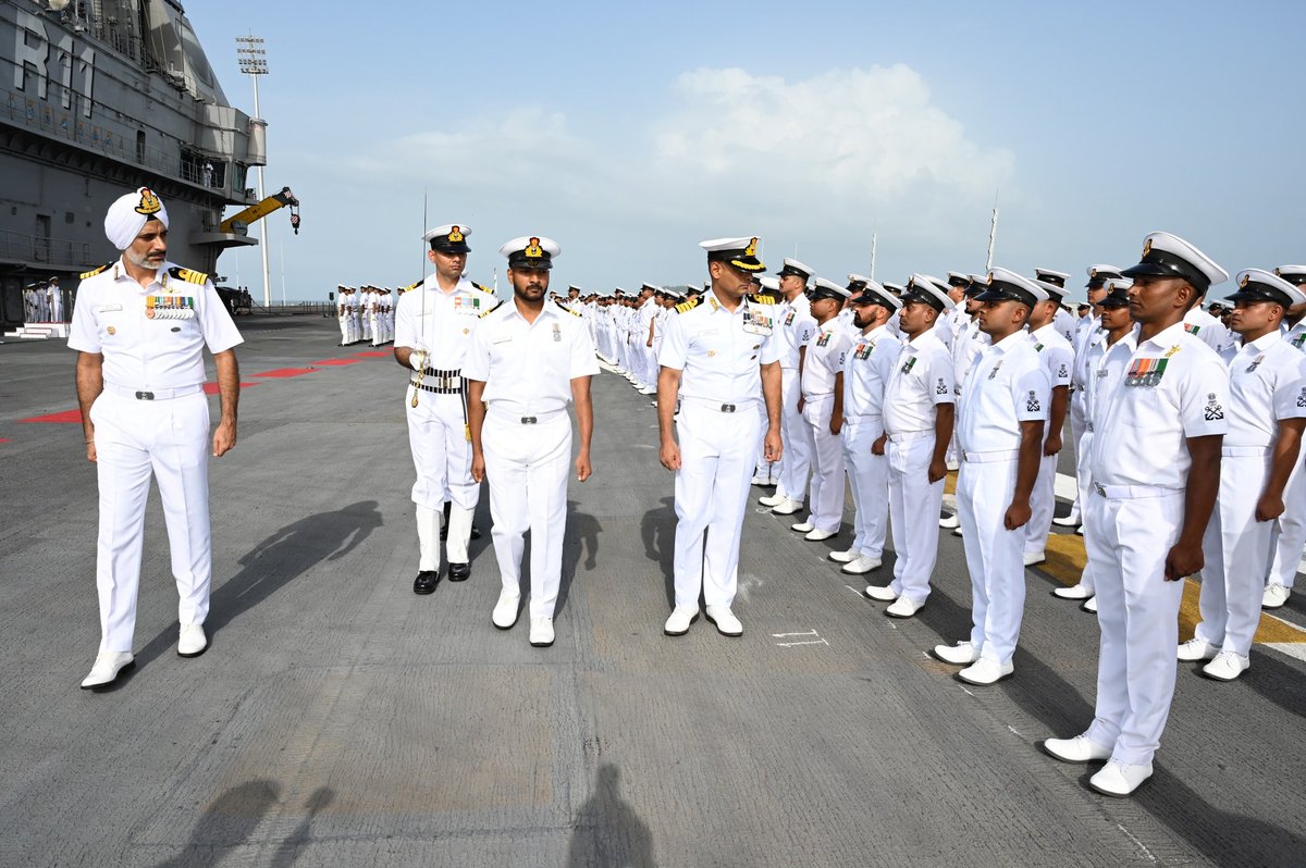 IN_R11Vikrant's tweet image. Capt Ashok Rao, NM took over Command of India’s first Indigenous Aircraft Carrier #INSVikrant from Cmde Birendra S Bains on 05 Jun 25. A 52nd course NAVAC alumnus, he has commanded #INSVisakhapatnam, #INSKora &amp;amp; #INSNishank and served as Defence Adviser at HCI Colombo.
#IndianNavy