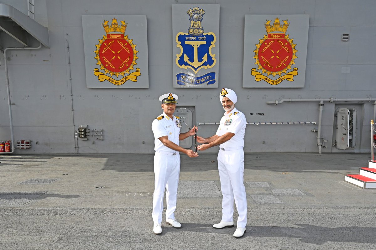 IN_R11Vikrant's tweet image. Capt Ashok Rao, NM took over Command of India’s first Indigenous Aircraft Carrier #INSVikrant from Cmde Birendra S Bains on 05 Jun 25. A 52nd course NAVAC alumnus, he has commanded #INSVisakhapatnam, #INSKora &amp;amp; #INSNishank and served as Defence Adviser at HCI Colombo.
#IndianNavy