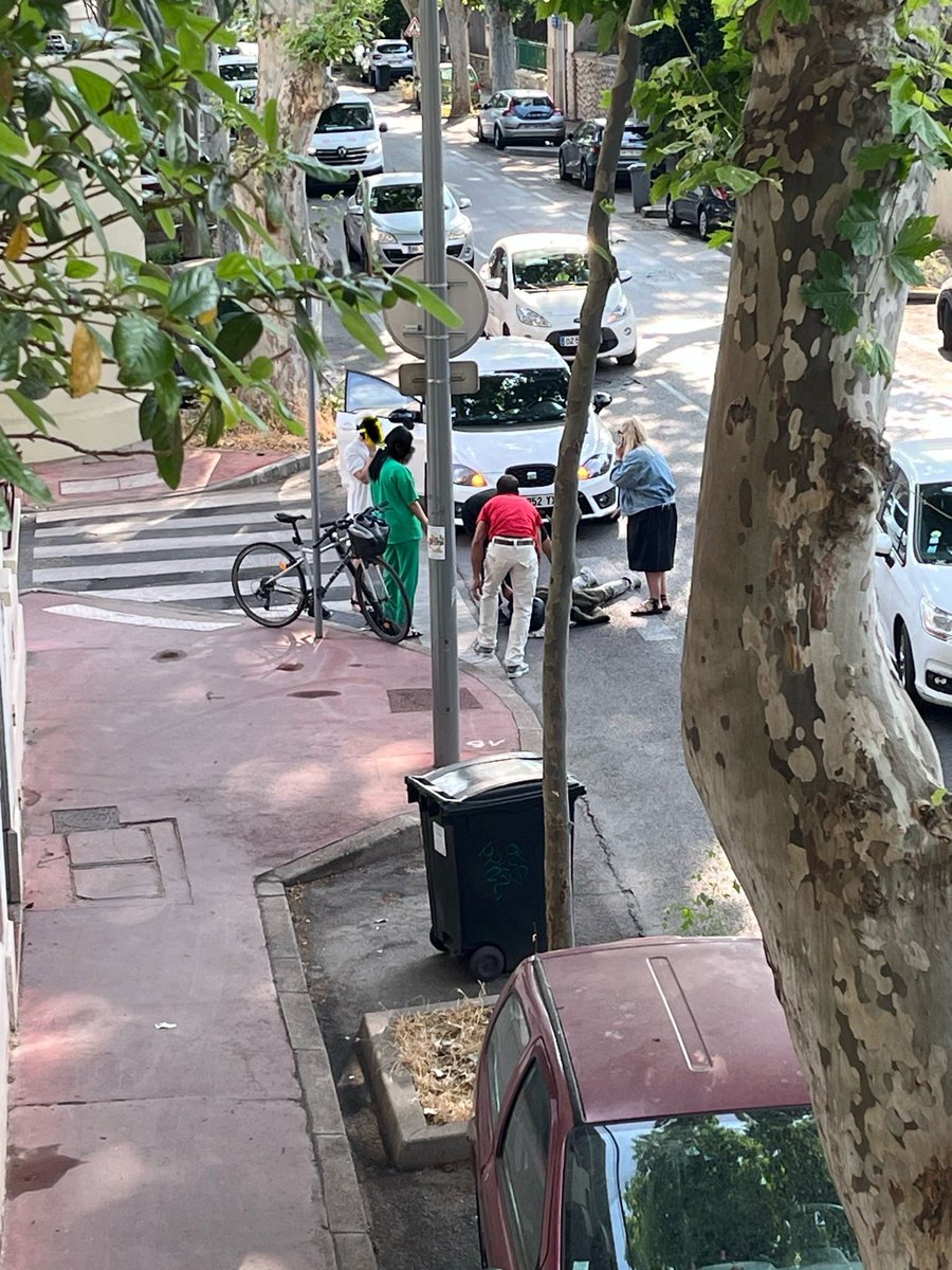 🚨🚨 encore un accident 💥 ce matin , ce coup-ci une  🛴 , inconsciente plus de 10 minutes,  les secours ont été long à venir ( c’est bouché cf les 🚗) , il y a vraiment urgence !! ‼️ 

<a href="/MDelafosse/">Michaël Delafosse - Maire de Montpellier</a> <a href="/Prefet34/">Préfète de l'Hérault 🇫🇷</a> 
<a href="/Midilibre/">Midi Libre</a> <a href="/GazettedeMtp/">Gazette Live Montpellier</a> <a href="/myMetropolitain/">MÉTROPOLITAIN</a> <a href="/infoccitanie/">InfOccitanie</a>