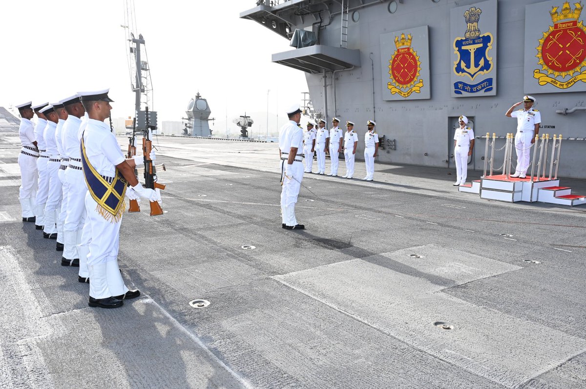 IN_R11Vikrant's tweet image. Capt Ashok Rao, NM took over Command of India’s first Indigenous Aircraft Carrier #INSVikrant from Cmde Birendra S Bains on 05 Jun 25. A 52nd course NAVAC alumnus, he has commanded #INSVisakhapatnam, #INSKora &amp;amp; #INSNishank and served as Defence Adviser at HCI Colombo.
#IndianNavy