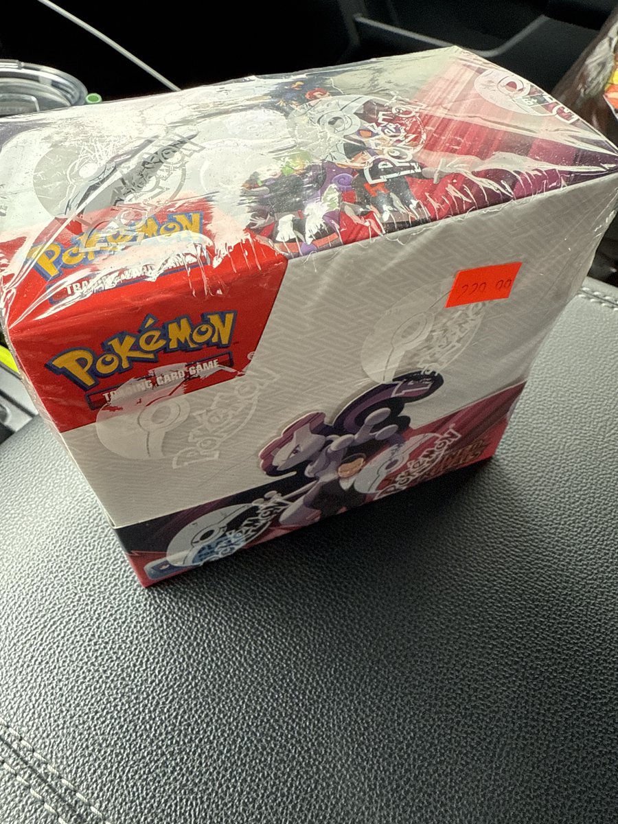 First time I've fallen victim to a scalper. At a party store btw #PokemonTCG #destinedrivals