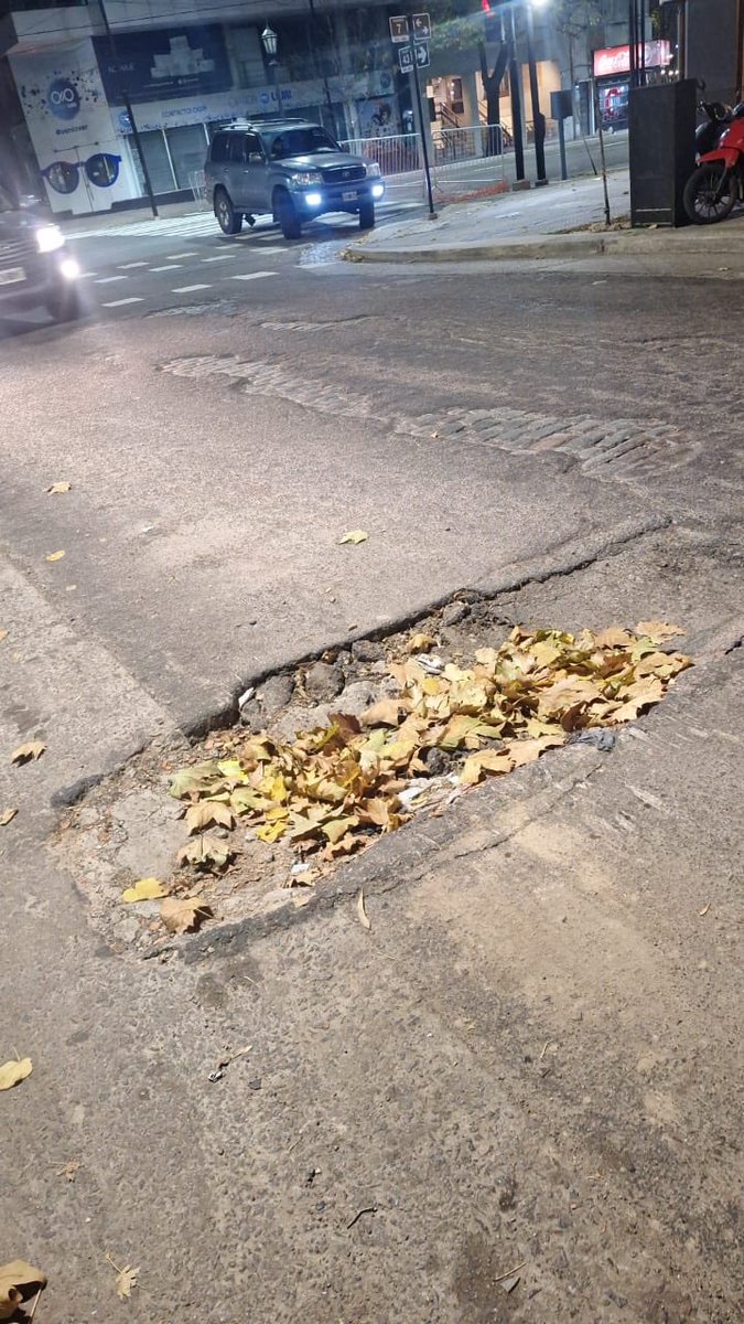 JavierMorRoig's tweet photo. Ah pero que linda la Plaza!!!
Mientras tanto esta es la realidad de casi toda la ciudad 43 7 y 8 https://t.co/dg2uiZk0Is