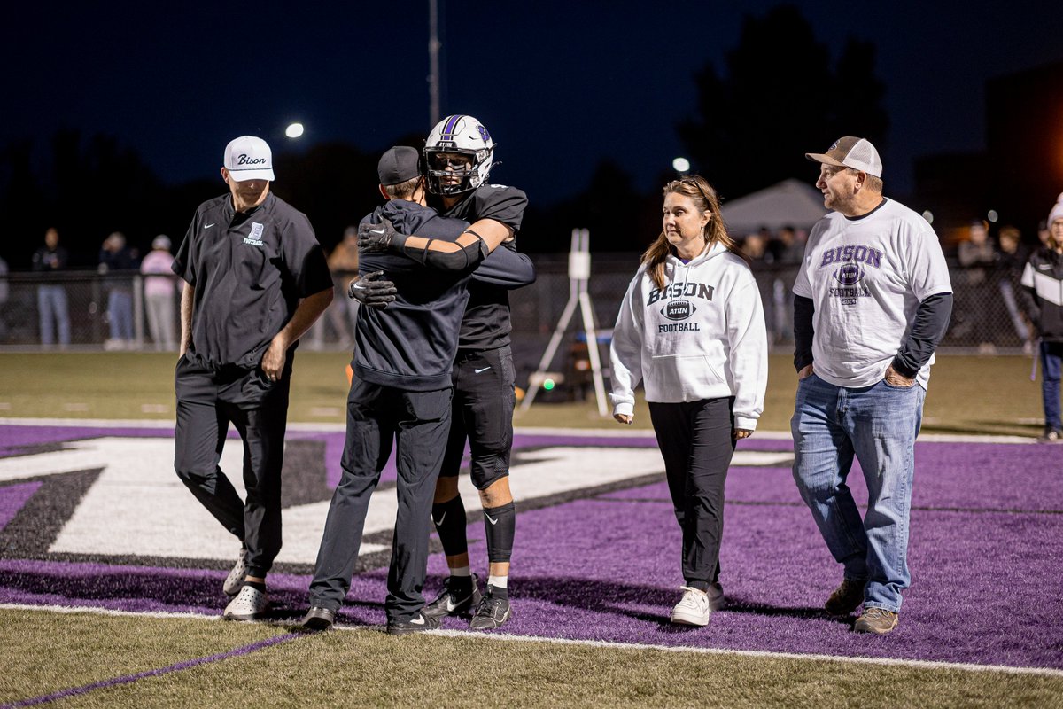 Thank you, Seniors! 💜

0️⃣ ≫ AJ Herring
2️⃣ ≫ Cooper Murphy
3️⃣ ≫ Sam Salonek
4️⃣ ≫ Caleb Johnson

#A11IN 🦬🏈