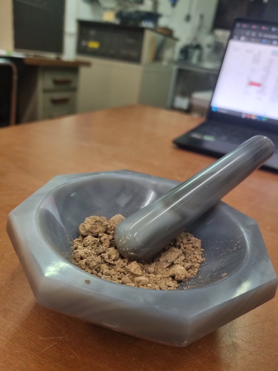sifoGeoArch's tweet image. Back to the lab!
At @SienaUniversity conducting geochemical and sedimentological analyses!
#LastNeanderthals #geoarchaeology #FTIR #pH