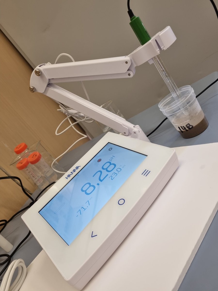 sifoGeoArch's tweet image. Back to the lab!
At @SienaUniversity conducting geochemical and sedimentological analyses!
#LastNeanderthals #geoarchaeology #FTIR #pH