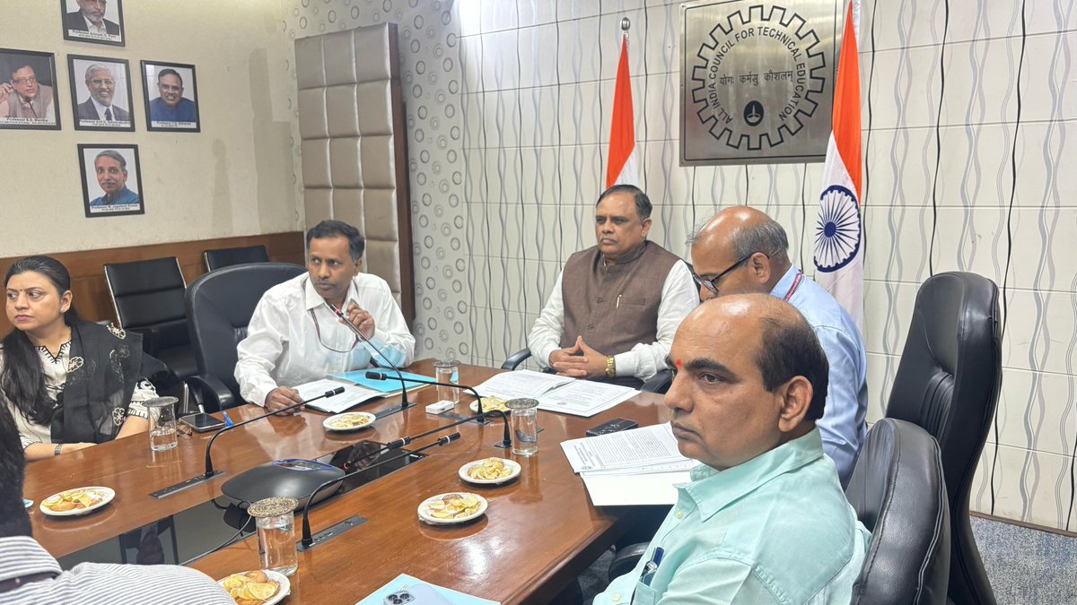 AICTE (@aicte_india) on Twitter photo AICTE launched MODROBS Scheme 2025! Bringing AI-powered, industry-aligned labs to campuses across India — especially in rural, aspirational, and remote regions!
✅ ₹30 lakh per project
✅ Focus on emerging tech like AI
✅ 500 projects to be funded
<a href="/SITHARAMtg/">TG SITHARAM</a> AICTE launched MODROBS Scheme 2025! Bringing AI-powered, industry-aligned labs to campuses across India — especially in rural, aspirational, and remote regions!
✅ ₹30 lakh per project
✅ Focus on emerging tech like AI
✅ 500 projects to be funded
<a href="/SITHARAMtg/">TG SITHARAM</a>