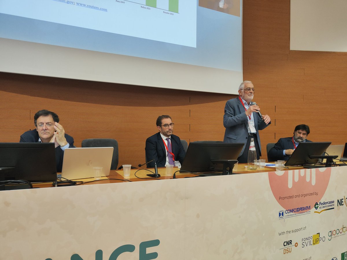 NeXteconomia's tweet image. 🌍 Al via le #ParallelSessions alla #RenaissanceInEconomics!
Stamattina focus su Debt Release for Sustainable Human Development:
💡 Cancellare il debito per investire in salute, scuola, ambiente.
💥 Liberare risorse, dignità, futuro.

🎥 Live ora 👉 youtube.com/live/b9FzJpkQx…