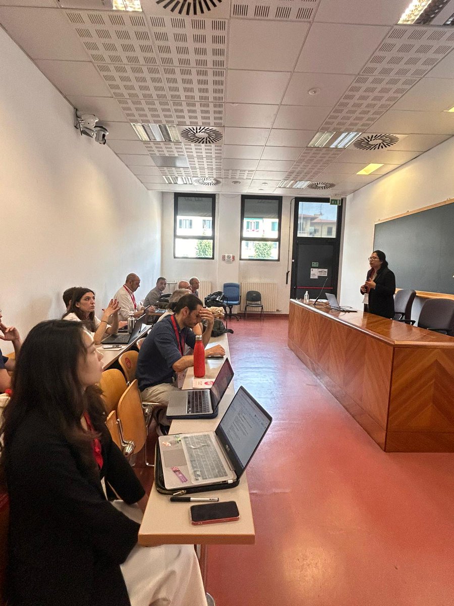 NeXteconomia's tweet image. 🌍 Al via le #ParallelSessions alla #RenaissanceInEconomics!
Stamattina focus su Debt Release for Sustainable Human Development:
💡 Cancellare il debito per investire in salute, scuola, ambiente.
💥 Liberare risorse, dignità, futuro.

🎥 Live ora 👉 youtube.com/live/b9FzJpkQx…