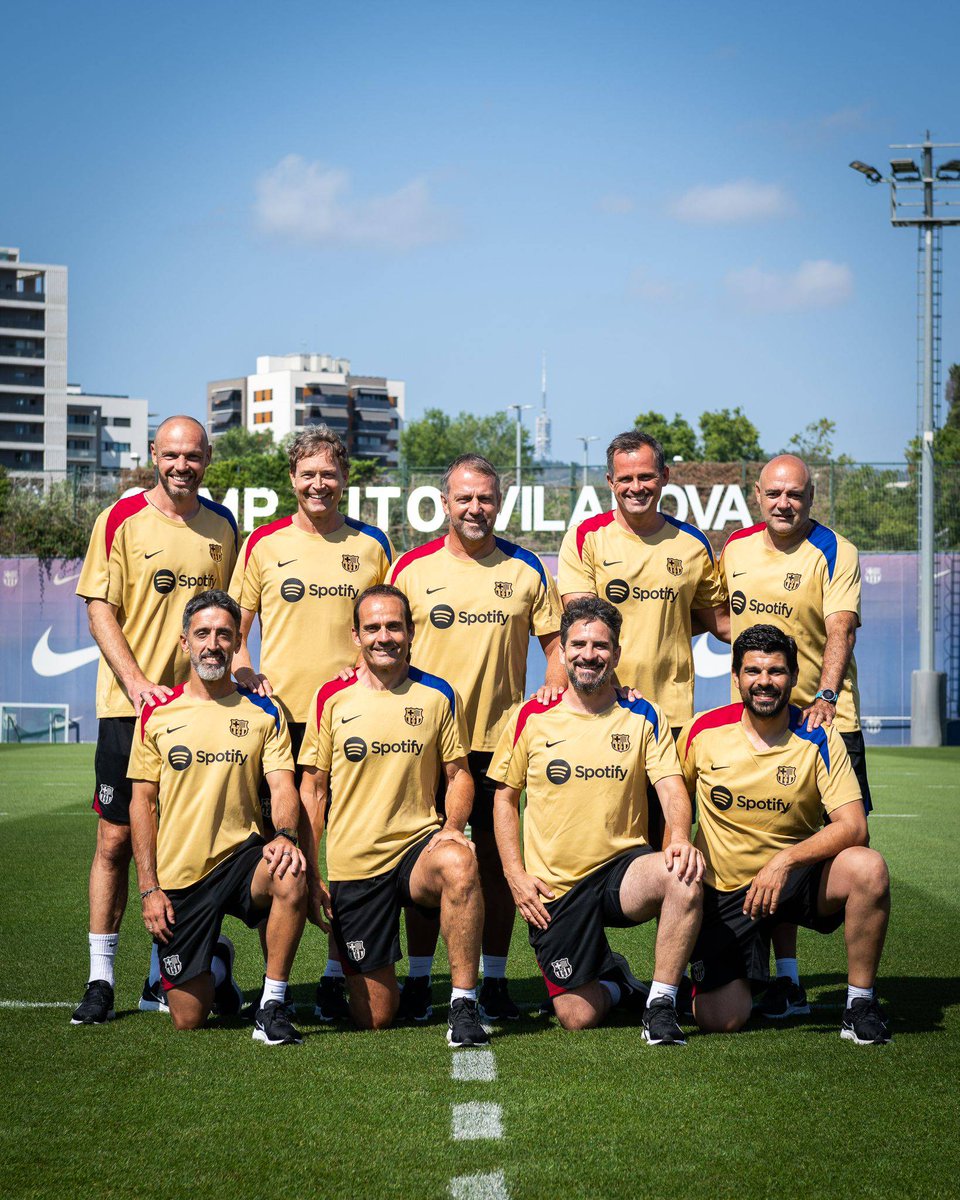 BarcaTimes's tweet photo. ❗| Hansi Flick had a contractual bonus for winning La Liga, but he chose not to keep it all for himself. Instead, he shared the amount with his entire coaching staff, with each member receiving around €10K. [@ferrancorreas] #fcblive 👏 https://t.co/8IUBXExojv
