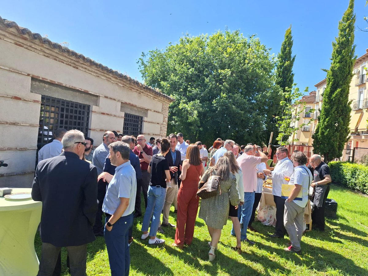 Nuestra CHRO, Ángela Durán, ha acompañado al IES Ribera del Tajo en el evento Café Dual: "Ribera FP, Formando Profesionales" 

La colaboraciónviene de largo. Desde nuestros inicios, hemos apostado por acompañar a los centros en su apasionante tarea de formar a los #profesionales