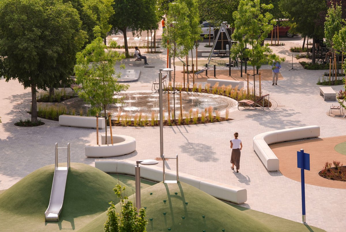 CoarsaSA's tweet photo. 📍 ¡El alcalde de Madrid, @AlmeidaPP_ y @palomagromero han inaugurado la plaza de San Cristóbal!
🌳 5.600 m² renovados en Ciudad Pegaso
🌊 Fuente con chorros transitable
👉🏞 Una plaza más verde, más accesible y pensada para todos.
📷 Obras realizadas por COARSA, S.A. https://t.co/Z6tK9A4yLH