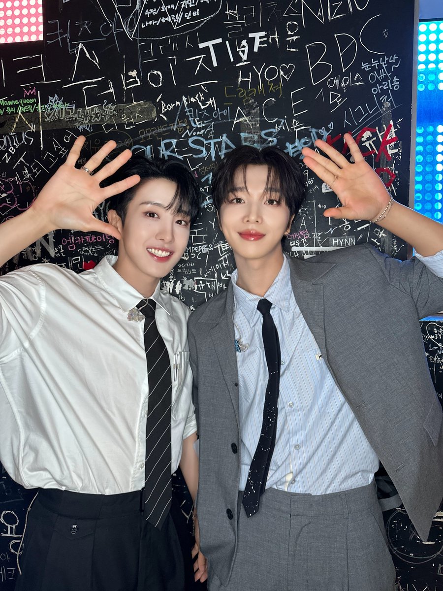 officialSEVENUS's tweet photo. [📸]

지금 내 앞에 앉은 희아라를
사랑해도 될까요?🩵

#SEVENUS #세븐어스
#희재 #HEEJAE #이레 #IREAH 
#사랑해도될까요 https://t.co/RVBV1AQmLy