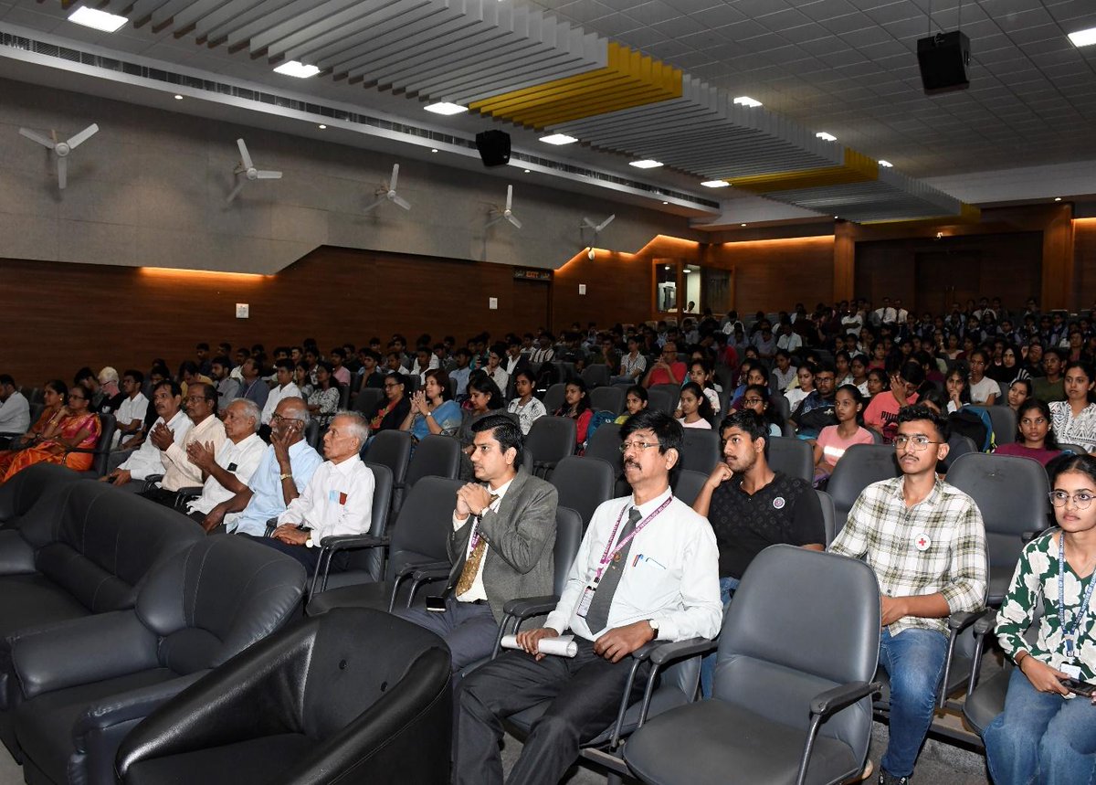 klsgitbelagavi's tweet photo. ๐ KLS GIT marked #WorldEnvironmentDay2025 with a powerful session on โEnding Plastic Pollutionโ led by Dr. K.G. Guptha & Shri D. S. Bhandi! ๐ฟโป๏ธ #KLSGIT #GoGreen #SustainableFuture #SaveEarth #PlasticFreePlanet #EnvironmentalAwareness @gec_goa @aranya_kfd @NKathavi https://t.co/NqNuvnkHMO