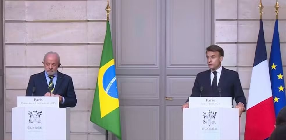 AleksanderOlech's tweet photo. Prezydent Brazylii 🇧🇷 Luiz Inacio #Lula da Silva jest przyjmowany dziś w #Paryżu 🇫🇷 przez Emmanuela #Macrona.
Oczywiście temat kluczowy to porozumienie UE - #Mercosur i Ukraina.
Brazylia nadal utrzymuje dobre stosunki z Rosją, a Lula był w Moskwie 9 maja. https://t.co/EUsaVa15qs
