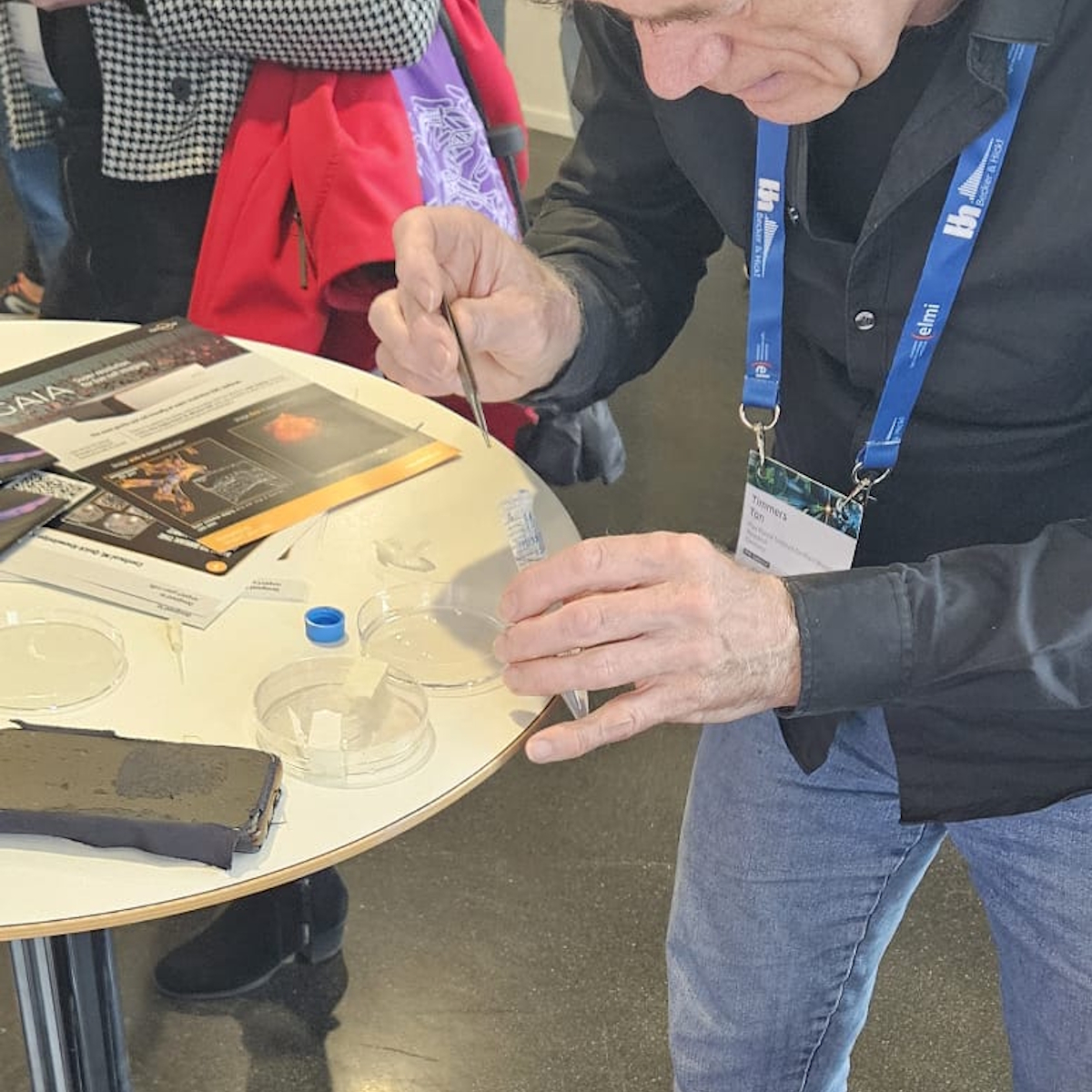Confocal NL (@confocal_nl) on Twitter photo Itâs exciting when our guests bring their samples and experience first-hand confocal microscopy with minimal phototoxicity!
Donât miss the opportunity to image your specimen at booth #12 during <a href="/EMBLEvents/">EMBL Events</a> #ELMI2025.
Anna FehĂ©r, Erdal Demir, and Casper Penning look forward to Itâs exciting when our guests bring their samples and experience first-hand confocal microscopy with minimal phototoxicity!
Donât miss the opportunity to image your specimen at booth #12 during <a href="/EMBLEvents/">EMBL Events</a> #ELMI2025.
Anna Fehér, Erdal Demir, and Casper Penning look forward to