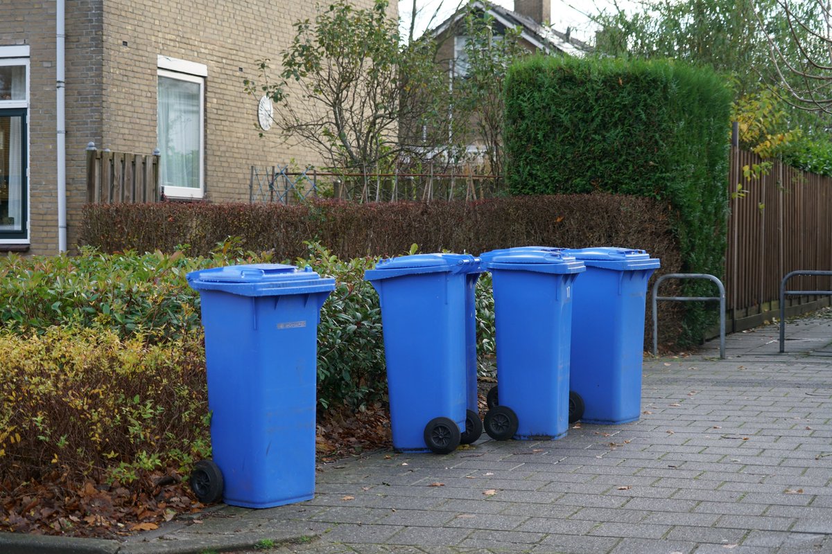 Let op: maandag 9 juni is het Tweede Pinksterdag!
🚛 Er wordt die dag géén afval opgehaald.
🏡 Dus laat je container nog even staan. 
📅 Kijk voor de ophaaldag op afvalkalender.alphenaandenrijn.nl of in de gratis Afvalwijzer-app
🚫 Het afvalbrengstation Ecopark De Limes is gesloten.