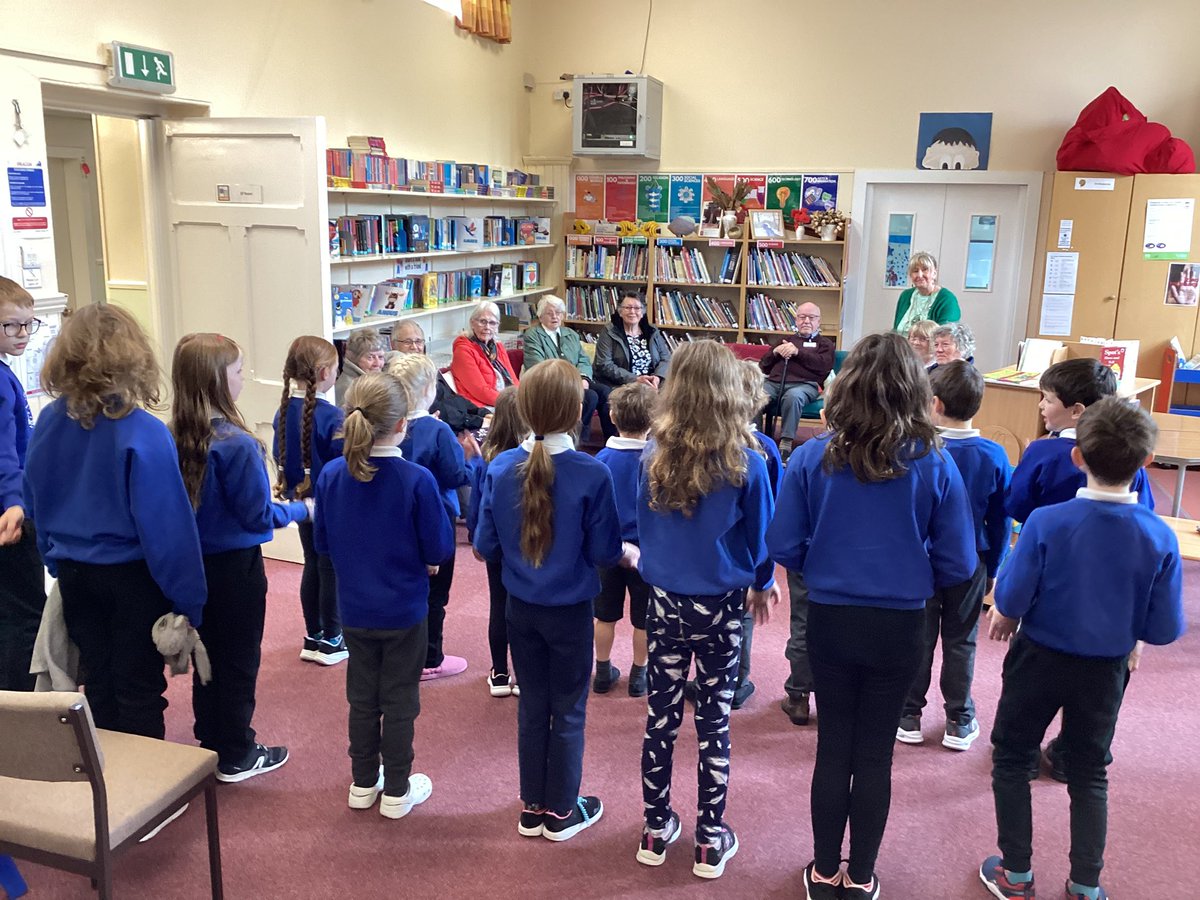 We welcomed some members of The Silver Circle on Wednesday to our school.  The pupils asked them some questions, listened and talked about a wide range of subjects. We also sang and the pupils loved hearing a poem from one of the members. #localcommunity #intergenerational