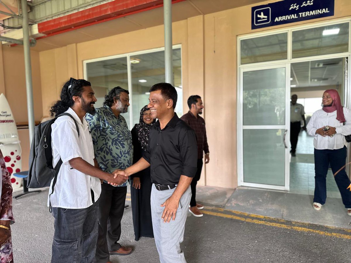 1446ވަނަ އަހަރުގެ އަޟްޙާ ޢީދު ޤައުމީ ފެންވަރުގައި ފާހަގަކުރުމަށް  ހަމަޖެހިފައިވާ  ހއ.ކެލާގެ  ހަރަކާތްތައް ޝަރަފުވެރިކޮށްދެއްވުމަށް ، ޞިއްޙަތާ ބެހޭ  ވަޒީރު ޢަބްދުﷲ  ނާޡިމް  އިބްރާހީމް ކެލައަށް ވަޑައިގަތުން.

#ދައުލަތުގެޓީމު