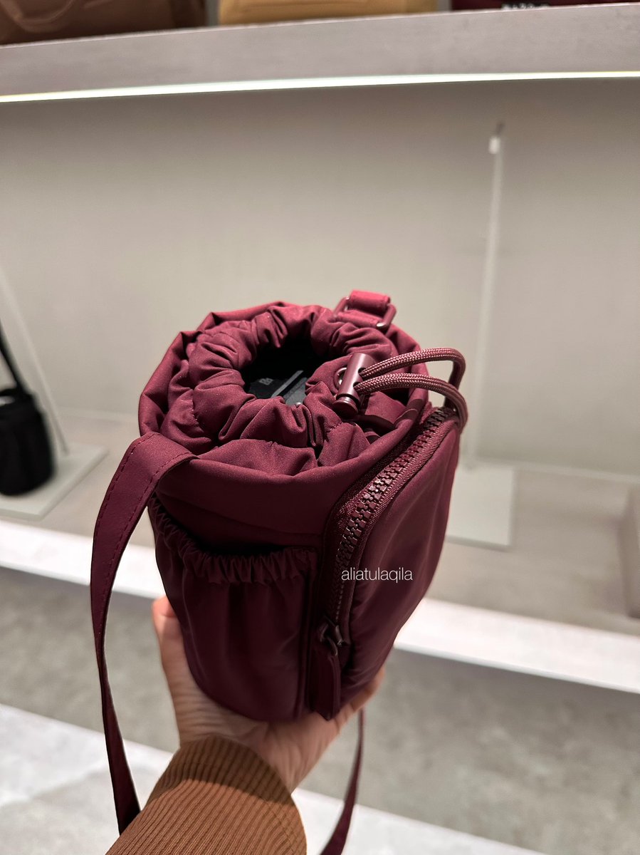 AliatulAqila_'s tweet photo. Found this bag yang sesuai untuk hiking &amp; travel. Boleh sumbat botol air, phone, powerbank semua! 🫶🫶 https://t.co/1tmpLV5IlR