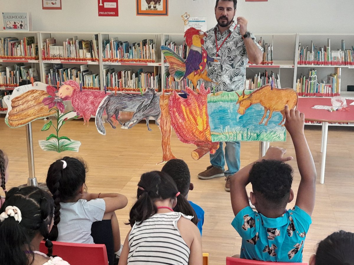 hermanos_pinzon's tweet image. Los niños y niñas de años A han disfrutado de un maravilloso cuento en la biblioteca: 'El gallo Kiriko'.
Después han hecho unos dibujos que están expuestos en la biblioteca para que los podáis ir a ver.