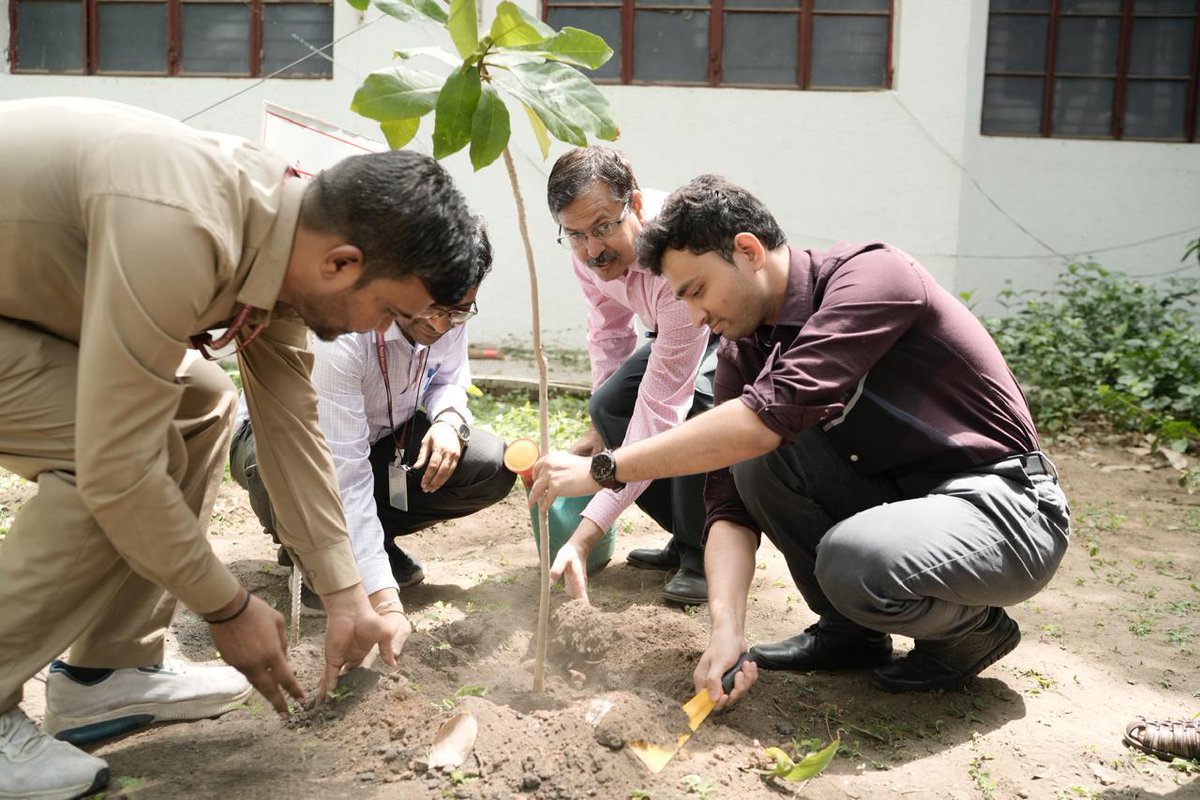 GMFGUJ's tweet photo. 🌱 On #WorldEnvironmentDay 2025, the Office of the General Manager (Finance) Gujarat organized a tree plantation drive, reaffirming our commitment to a greener, cleaner future. 🌍💚 https://t.co/gZEaXbjfOp