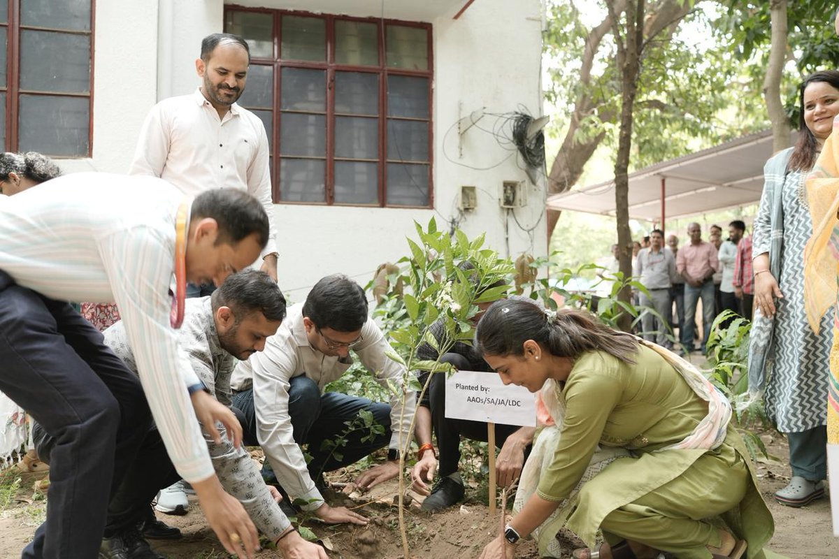 GMFGUJ's tweet photo. 🌱 On #WorldEnvironmentDay 2025, the Office of the General Manager (Finance) Gujarat organized a tree plantation drive, reaffirming our commitment to a greener, cleaner future. 🌍💚 https://t.co/gZEaXbjfOp