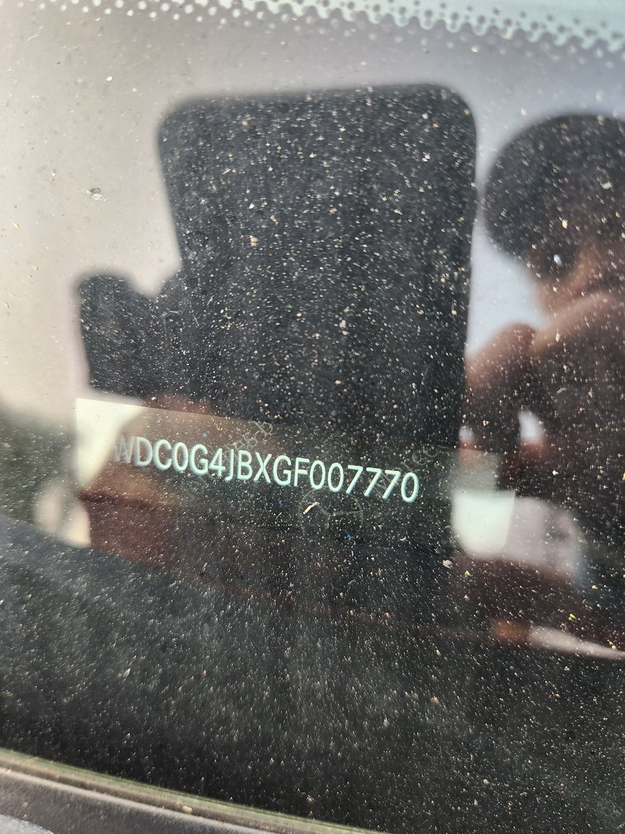 miele1066's tweet photo. @311DCgov @DCPoliceDept Abandoned car on the 3200 400 block of 32nd St SE. Please remove https://t.co/QLoUwESnd6