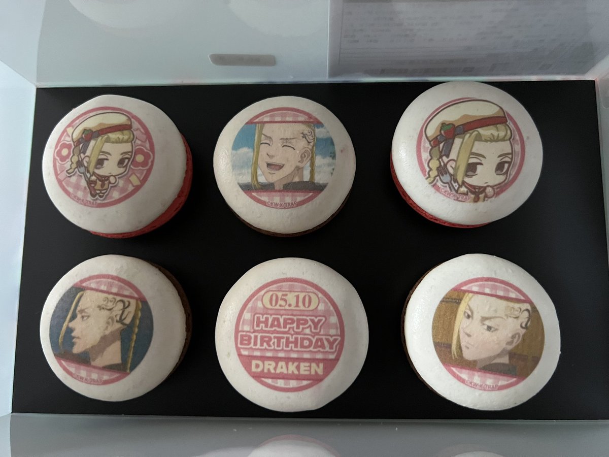 vrockcham's tweet image. 東リべのドラケンの誕生日に買ったバースデーマカロン。消費期限が近くなったので食べるの勿体なかったけど食べた。凄く美味しかった♡しかしこのマカロン可愛いしかっこよくない?