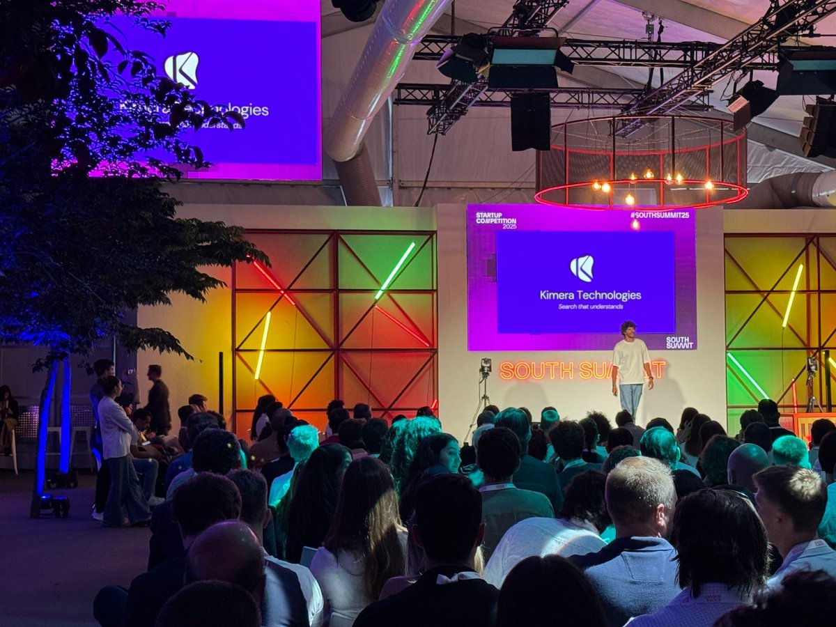 el equipo de Bronze, Luis Sanz de <a href="/ok_cargo/">okcargo</a> y un buen puñado de startups dándolo todo en el Startup Pitch Competition.

Gracias, Madrid, por el calor (literal y del bueno).

Nos volvemos con ideas, contactos… y algo de voz menos.

📸 Aquí lo que no sale en la agenda oficial. 👇