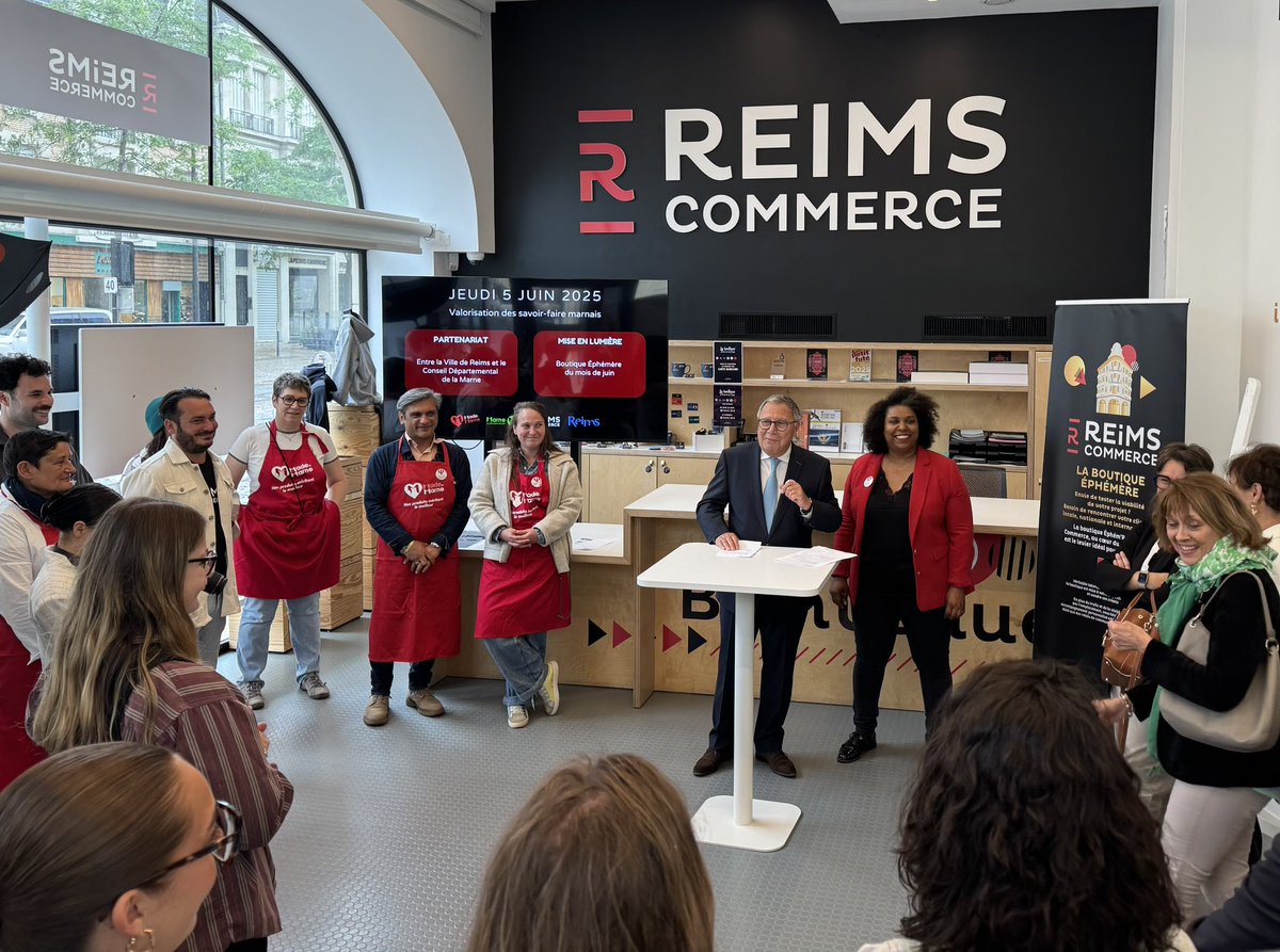 JM_Roze's tweet photo. Fier du partenariat entre @VilledeReims et le @DptMarne pour mettre à l’honneur les savoir-faire marnais et les produits du #MadeInMarne dans la boutique éphémère #ReimsCommerce. Ensemble, faisons rayonner nos talents locaux pour renforcer l’attractivité de nos territoires ! #Marne #Reims #CircuitCourt