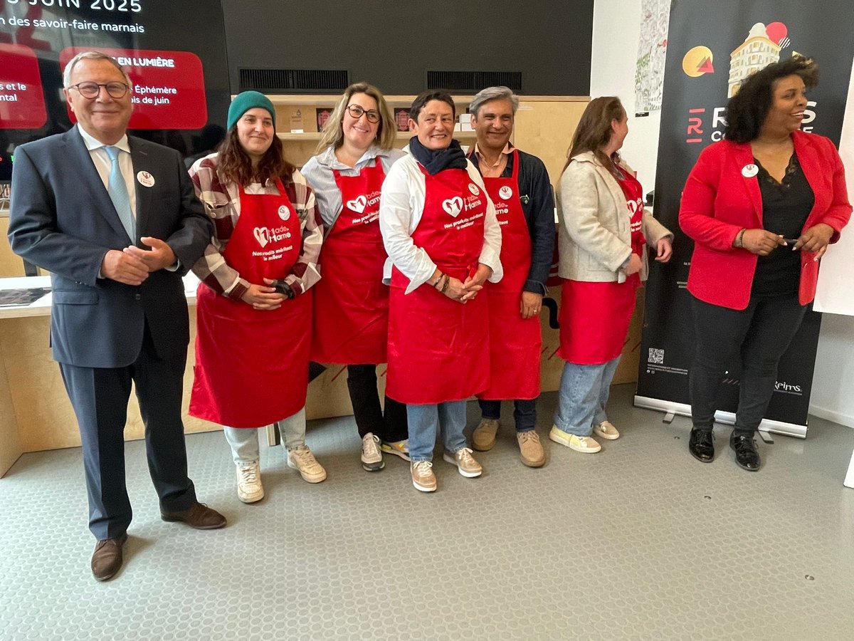 JM_Roze's tweet photo. Fier du partenariat entre @VilledeReims et le @DptMarne pour mettre à l’honneur les savoir-faire marnais et les produits du #MadeInMarne dans la boutique éphémère #ReimsCommerce. Ensemble, faisons rayonner nos talents locaux pour renforcer l’attractivité de nos territoires ! #Marne #Reims #CircuitCourt