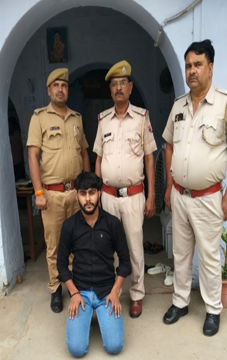 Kotwali Police Deeg (@pskotwali_deeg) on Twitter photo पुलिस अधीक्षक #डीग राजेश कुमार मीना के निर्देशन मे कोतवाली पुलिस, डीग की कार्यवाही
7 माह से अवैध फायरिंग करने का वांछित अपराधी अखिलेश पुत्र रामकिशोर जाति जाट उम्र २२ साल नि0 रामपुरा थोक बहज थाना कोतवाली डीग गिरफ्तार
#DeegPolice
<a href="/PoliceRajasthan/">Rajasthan Police</a> पुलिस अधीक्षक #डीग राजेश कुमार मीना के निर्देशन मे कोतवाली पुलिस, डीग की कार्यवाही
7 माह से अवैध फायरिंग करने का वांछित अपराधी अखिलेश पुत्र रामकिशोर जाति जाट उम्र २२ साल नि0 रामपुरा थोक बहज थाना कोतवाली डीग गिरफ्तार
#DeegPolice
<a href="/PoliceRajasthan/">Rajasthan Police</a>