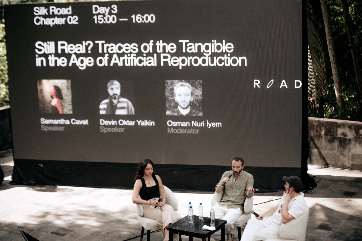 13/
Afterwards, participants received a special digital artwork taken by photographer <a href="/dedecim/">Devin Oktar Yalkin</a> (represented by <a href="/evinart/">Evin</a>) during his time in Bali – a fragment of this shared experience.

The artist also gave a beautiful talk on the wide range of photography projects he has done