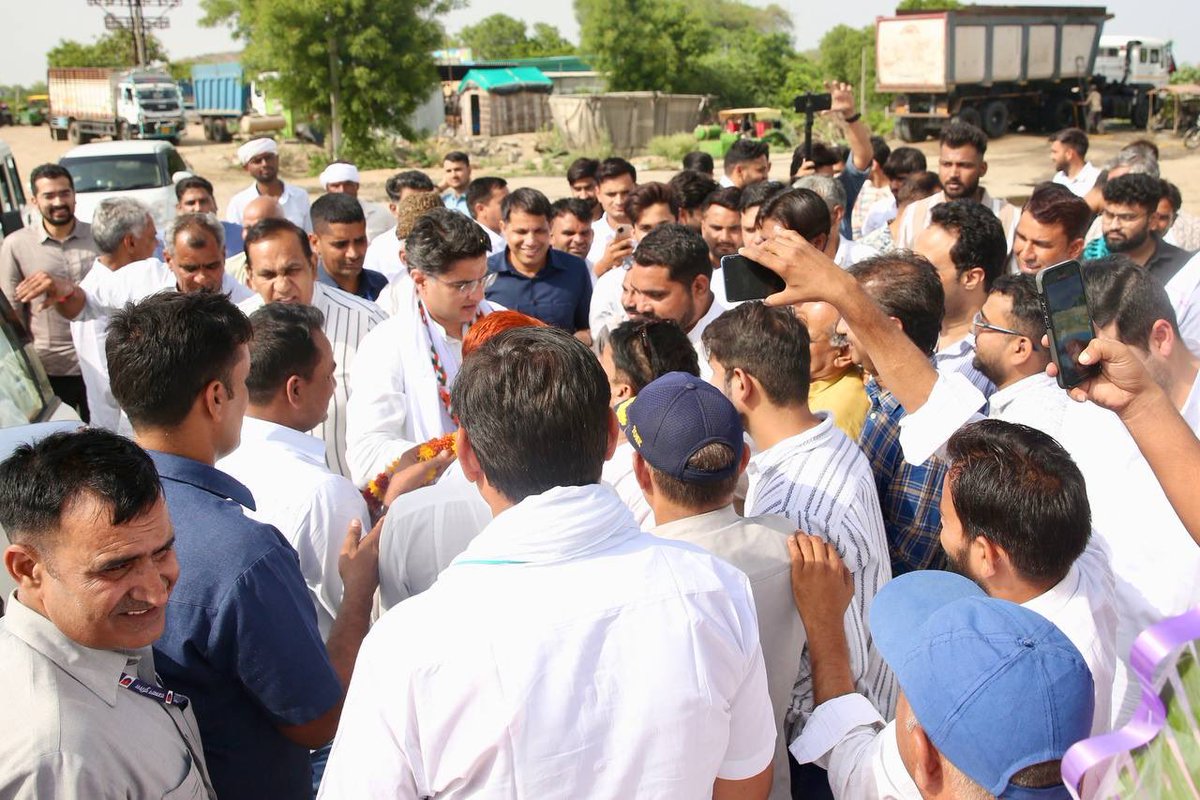 आज मेरी विधान सभा टोंक पहुंचने पर कार्यकर्ताओं और क्षेत्रवासियों के साथ....