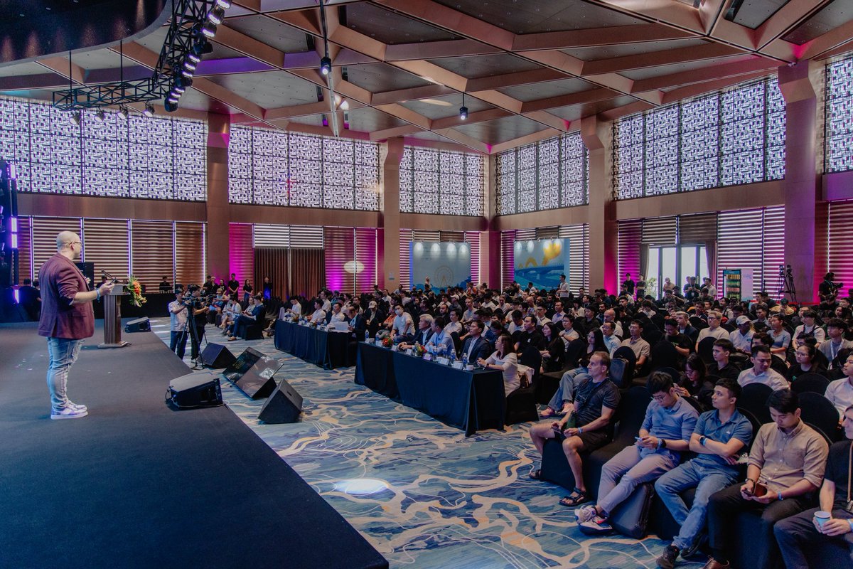SolanaSummitOrg's tweet image. Solana Summit 2025 has officially begun 🇻🇳

from a small city in da nang to activating the entire APAC region 

here’s everything that happened on day 1: