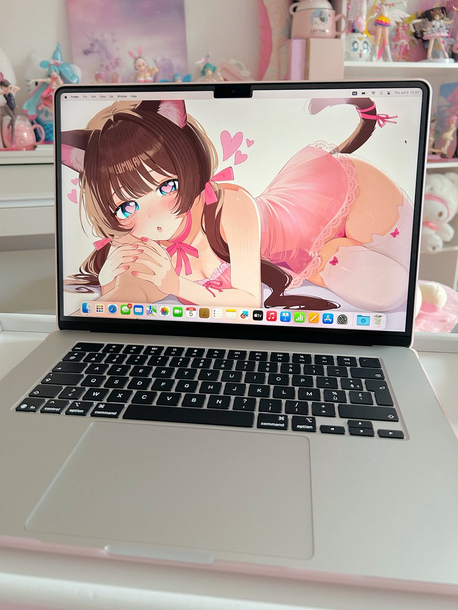 luminawa's tweet photo. This morning I woke up and the delivery man handed me this! This is Christmas for me today, thank you to the amazing person who gifted me this, I’m the happiest streamer in the world ⸜(｡˃ ᵕ ˂ )⸝♡ https://t.co/xBJEY95g02