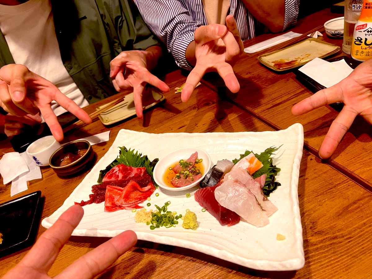 半年ぶりの大阪！
今回は真面目にお仕事で！

直前に決まりましたがみんなで集まって
飲んで飲んで飲んで。。。🍻

大阪でヒントをたくさんいただいたので
東京で活かします！
帰ってきて早速社畜笑

みんなありがとうございました！

<a href="/Yutamaru_cm/">ゆたまる</a> 
<a href="/YT_ryudrgn/">竜</a> 
<a href="/nayu191224/">Y</a> 
<a href="/T0P__secret/">Zed</a>