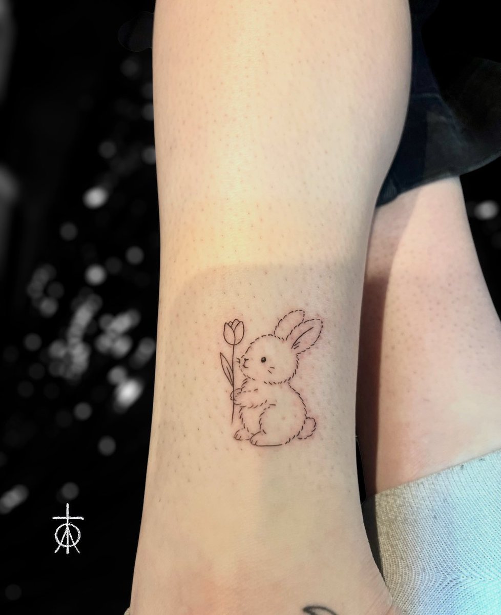 Ascetictattoo's tweet photo. Fine Small Tattoos by Claudia Fedorovici in Amsterdam at Tempest Tattoo Studio #smalltattoos #microtattoos #finetattoos #cutetattoo #finelinetattoos #finelinetattooartist #microrealismtattoo #claudiafedorovici #asceticartstation #tempesttattoostudioamsterdam #tattooartistsams https://t.co/e6q4GMYCku
