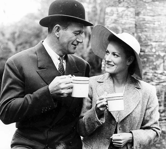 goldenagefilm's tweet photo. Some great #BTS photos from the classic 1952 film, The Quiet Man. Starring John Wayne, Maureen O’Hara, Ward Bond, Victor McLaglen, Berry Fitzgerald, and directed by John Ford. https://t.co/WyNUBZbCxE