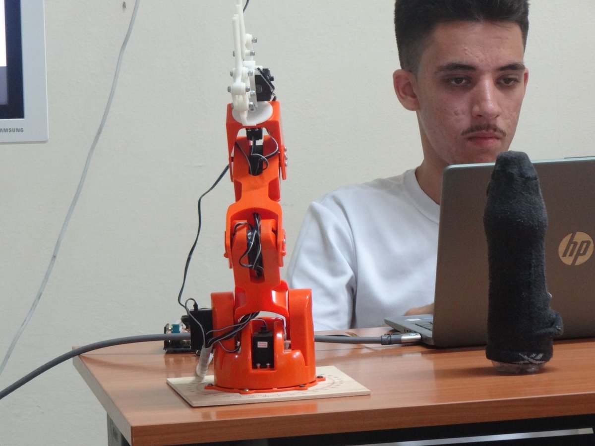 yrglez's tweet photo. Realizamos Hackathon de IoT en la @universidad_uci organizado por el centro VERTEX y dedicado a temas medioambientales, los estudiantes  presentaron creativas soluciones tecnológicas en el marco de las actividades de la jornada universitaria del Medio Ambiente. #SomosUCI. https://t.co/Z6hbWyxcTZ