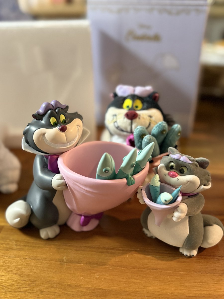 (2月限定・未使用)ディズニーストア ルシファー ポムポム 2体セット ルシファー とポムポムのオンライン購入品が届いた😆お顔、可愛い