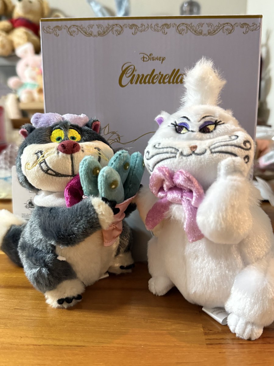 (2月限定・未使用)ディズニーストア ルシファー ポムポム 2体セット ルシファー とポムポムのオンライン購入品が届いた😆お顔、可愛い
