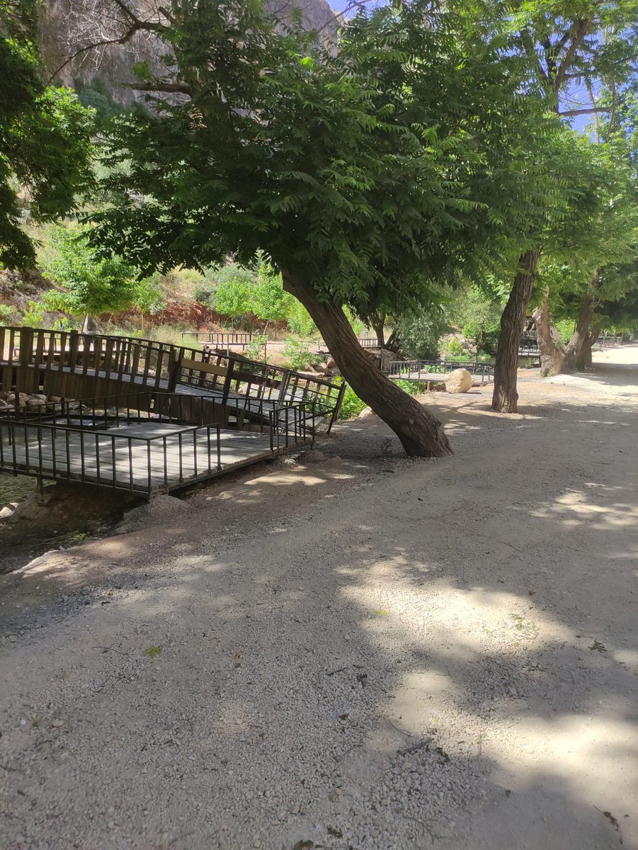 Kaymakamımız Sayın Çağlar PARTAL, Kurban Bayramı öncesi vatandaşlarımızın daha temiz ve huzurlu bir ortamda vakit geçirebilmesi için Sugözü Orman Parkı Millet Bahçesi’nde yürütülen detaylı temizlik çalışmalarını yerinde inceledi, çalışanlara kolaylıklar diledi.