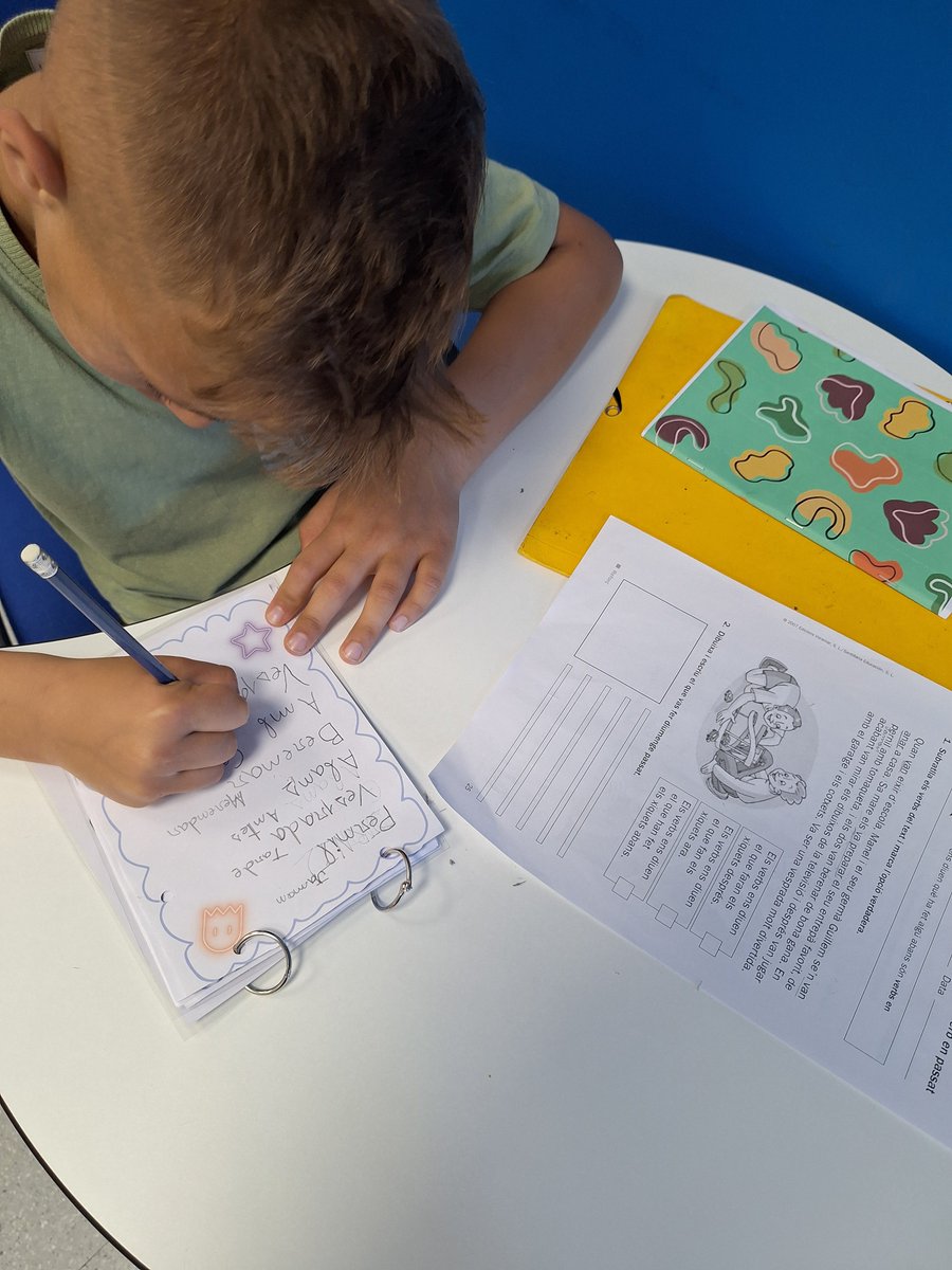 📚 Seguimos acompañando a l@s participantes de #Kumpania en su refuerzo educativo, poniendo el foco en terminar el curso con éxito. 💪✨

Comprometid@s con su futuro, cerramos el año con motivación, apoyo y muchas ganas de aprender.
#IgualdadDeOportunidades #FSE #UE🇪🇺