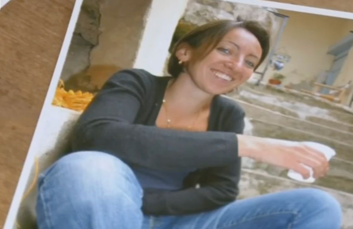 Fransa’da kadın cinayetine dev tazminat!

Mahkeme, 2019’da eski eşi tarafından öldürülen Nathalie Debaillie’nin ailesi lehine 27.000 € tazminata hükmetti.

Üç şikayet ve bir suç duyurusuna rağmen eski eş hakkında hiçbir işlem yapılmaması, “ağır kusur” olarak nitelendirildi.